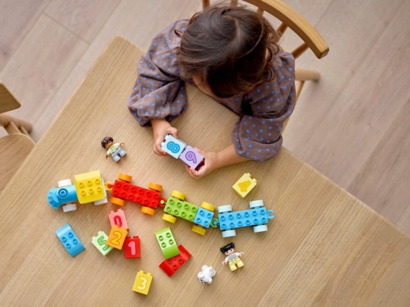 LEGO® DUPLO 10954 Pociąg z cyferkami — nauka liczenia