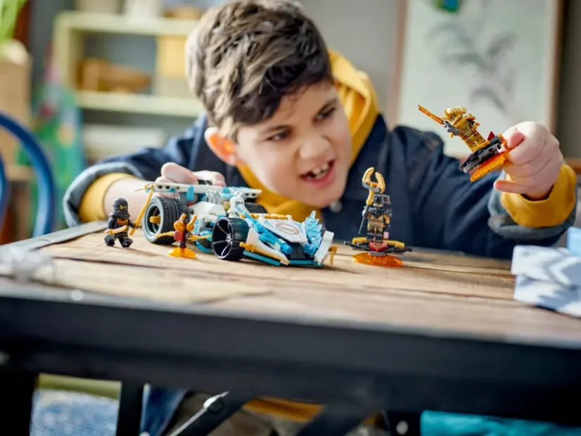LEGO® NINJAGO® 71791 Smocza moc Zane’a — wyścigówka spinjitzu® Insiders: 225 225  Punkty LEGO® Insiders Produkt: 71791 71791 Produkt Ostatnie zestawy Smocza moc Zane’a — wyścigówka spinjitzu