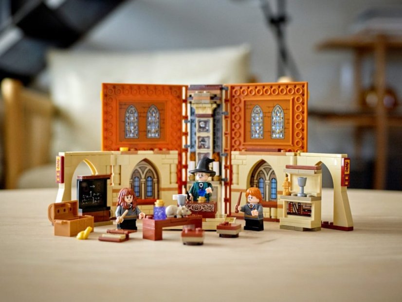 LEGO® Harry Potter 76382 Kouzelné momenty z Bradavic: Hodina přeměňování