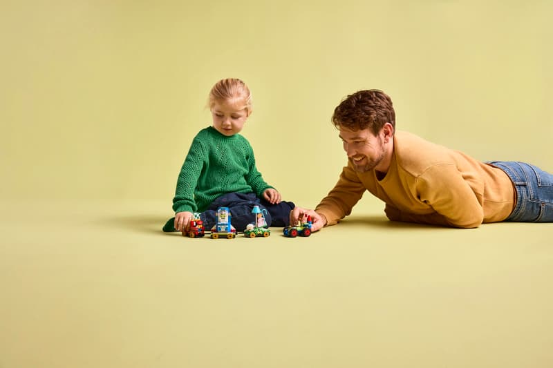 LEGO® Disney a Pixar 43264 Slavnostní vláček a Autíčko z Příběhu hraček