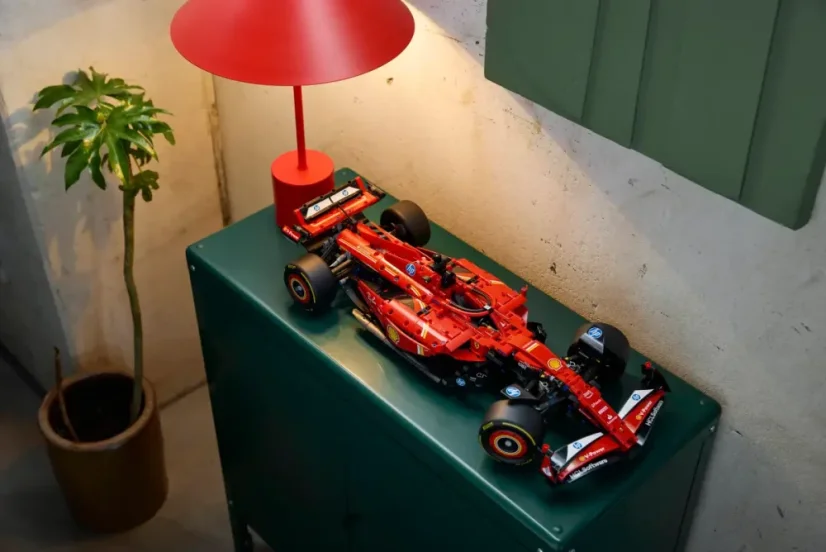 LEGO® Technic 42207 Auto Ferrari SF-24 F1