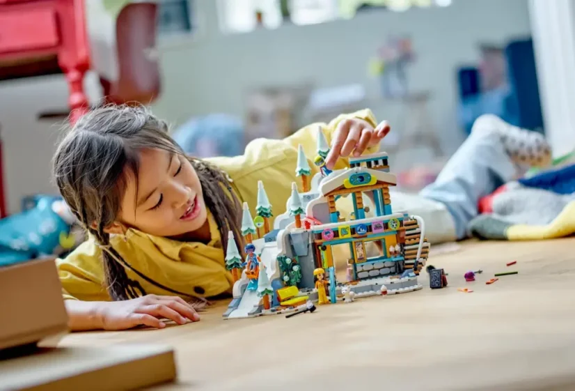 LEGO® Friends 41756 Lyžařský resort s kavárnou