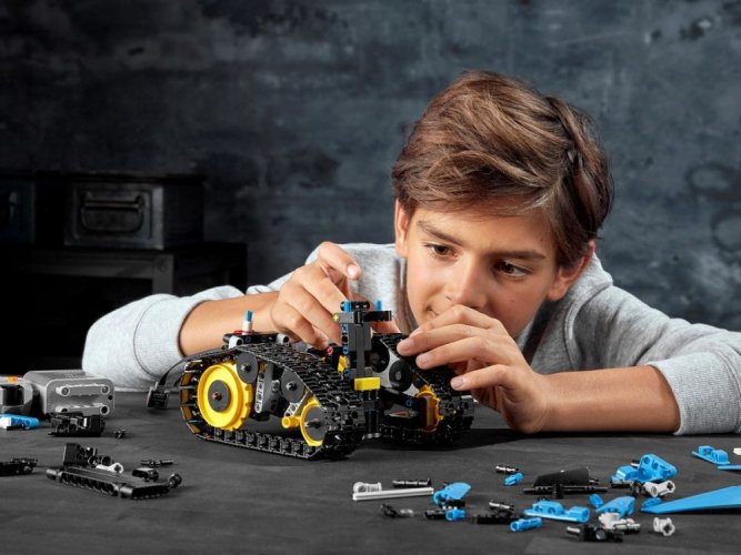 LEGO® Technic 42095 Kaskadérské závodní auto na dálkové ovládání