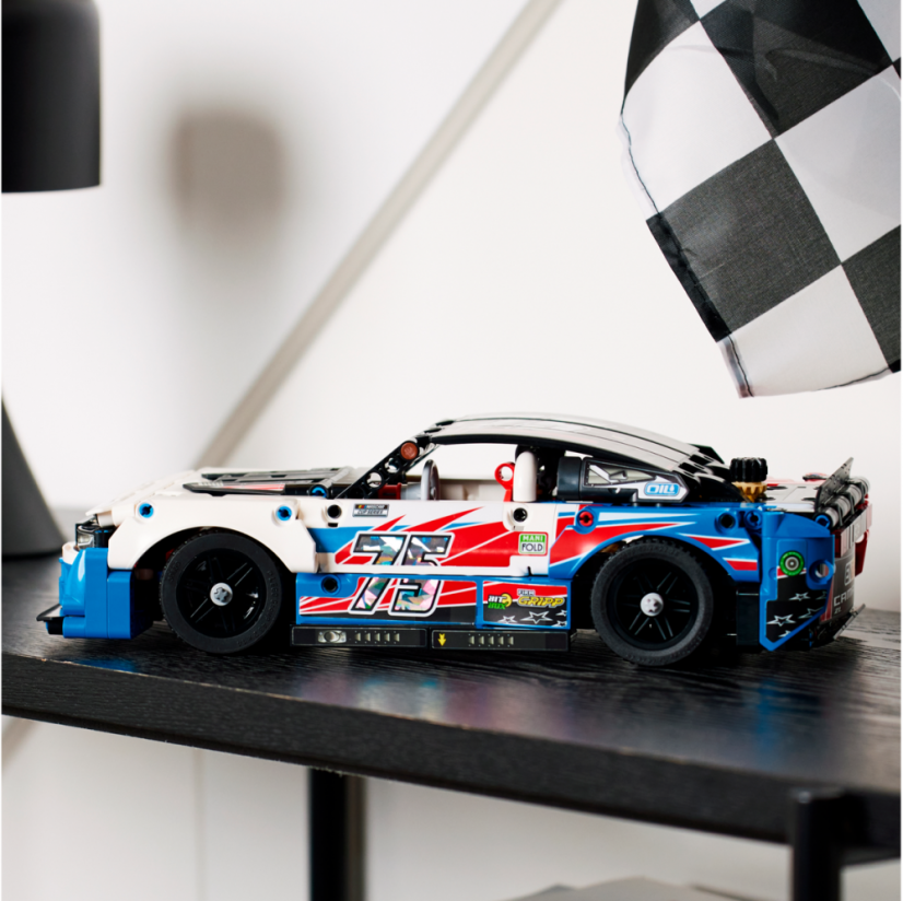 LEGO® Technic  42153 NASCAR® Nowy Chevrolet Camaro ZL1 z serii NASCAR®