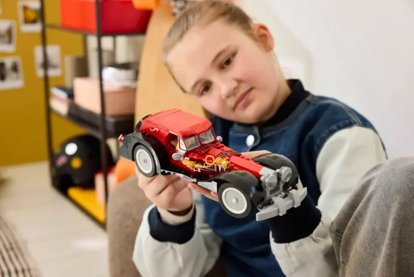 LEGO® Disney 43277 Cruella De Vil a jej auto