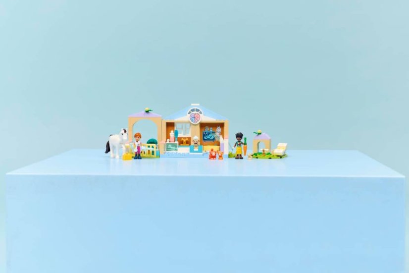 LEGO® Friends 42696 Veterinární klinika se zvířátky