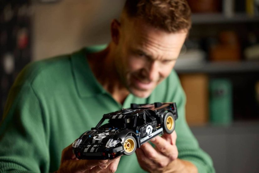 LEGO® Technic 42223 Závodní auto 1966 Ford GT40 MKII