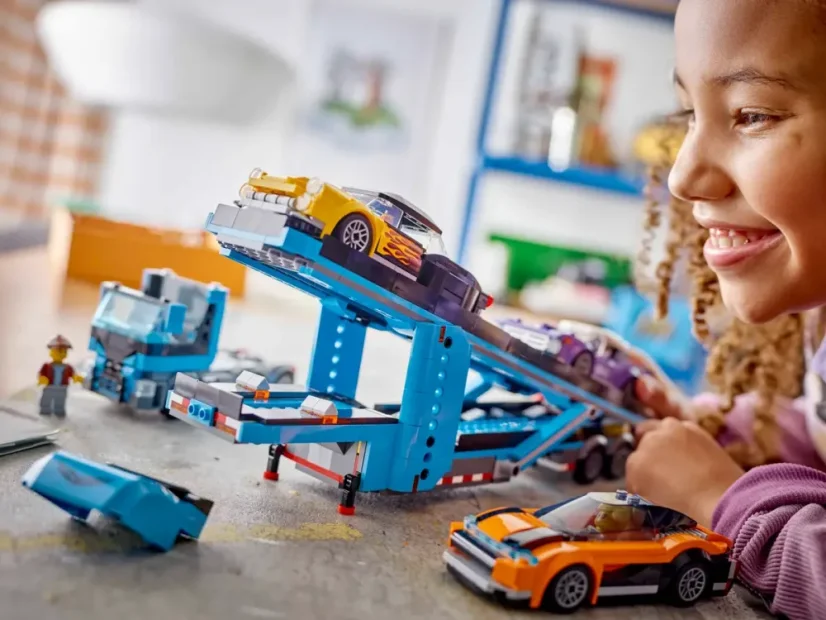 LEGO® City 60408 Kamión na prepravu áut so športiakmi