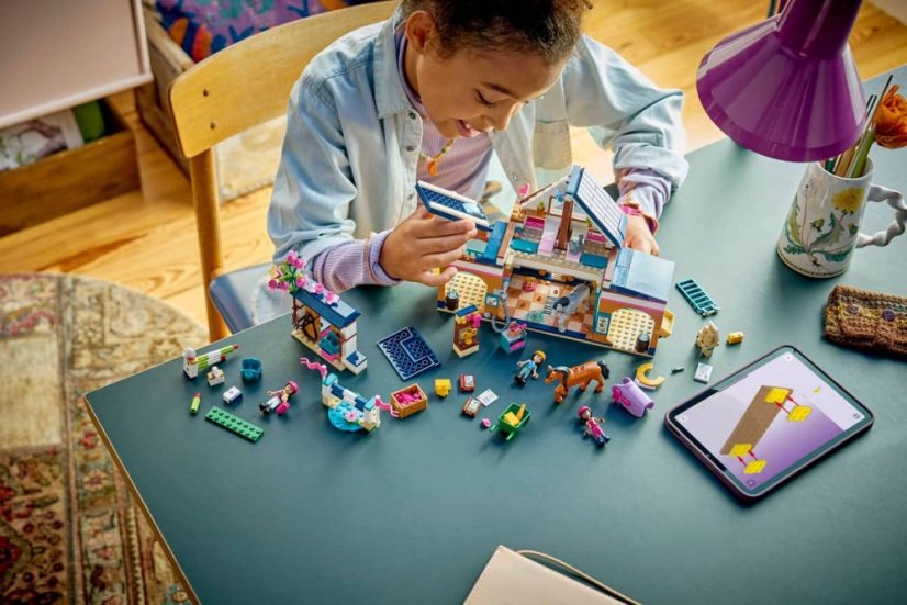 LEGO® Friends 42688 Koňská stáj a jezdecká akademie