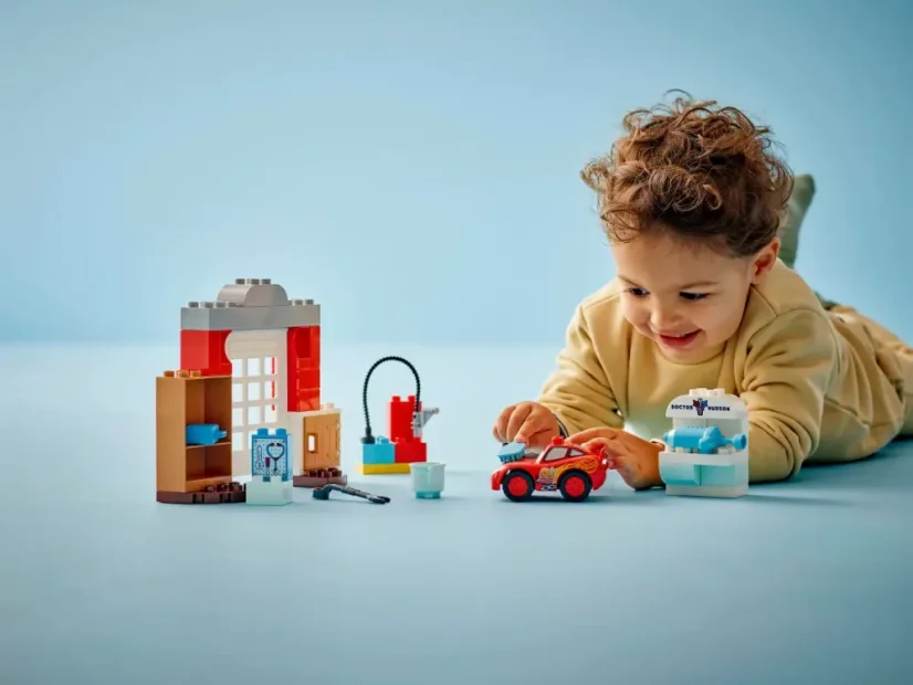 LEGO® DUPLO® Disney 10456 McQueen a návštěva v garáži doktora Hudsona