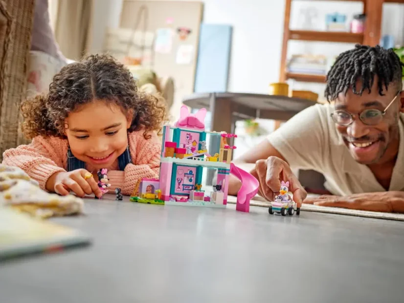 LEGO® Disney 43274 Minnie a hotel pro domácí mazlíčky