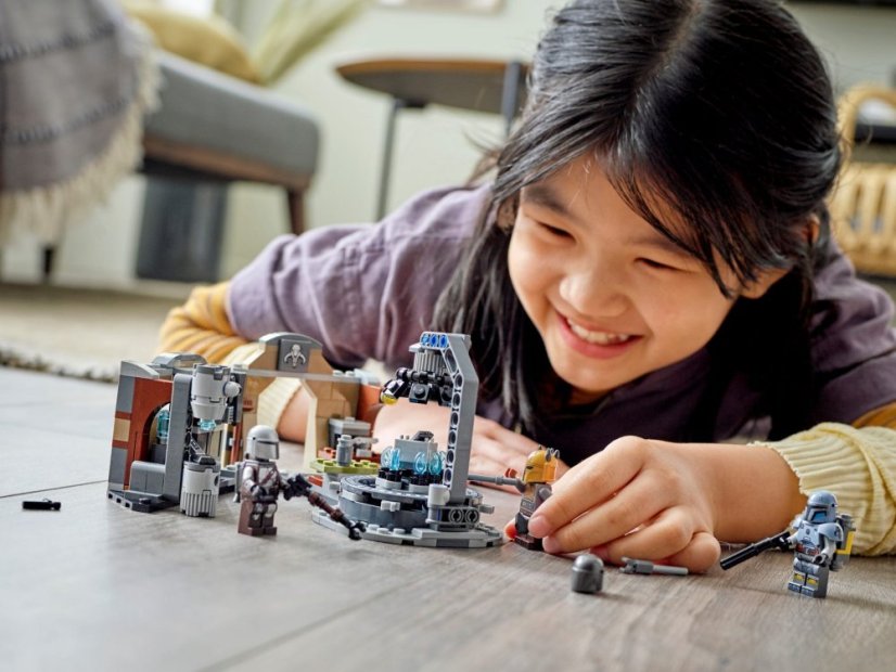 LEGO® Star Wars™ 75319 The Armorer’s Mandalorian™ Forge