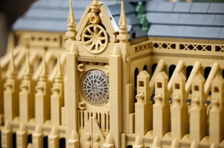 LEGO Architecture 21061 Notre-Dame v Paríži