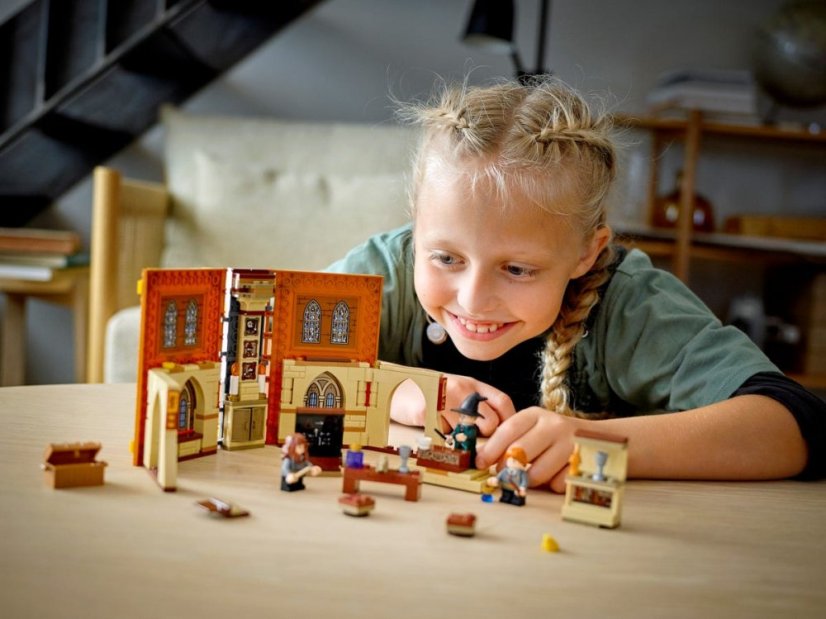 LEGO® Harry Potter 76382 Kouzelné momenty z Bradavic: Hodina přeměňování
